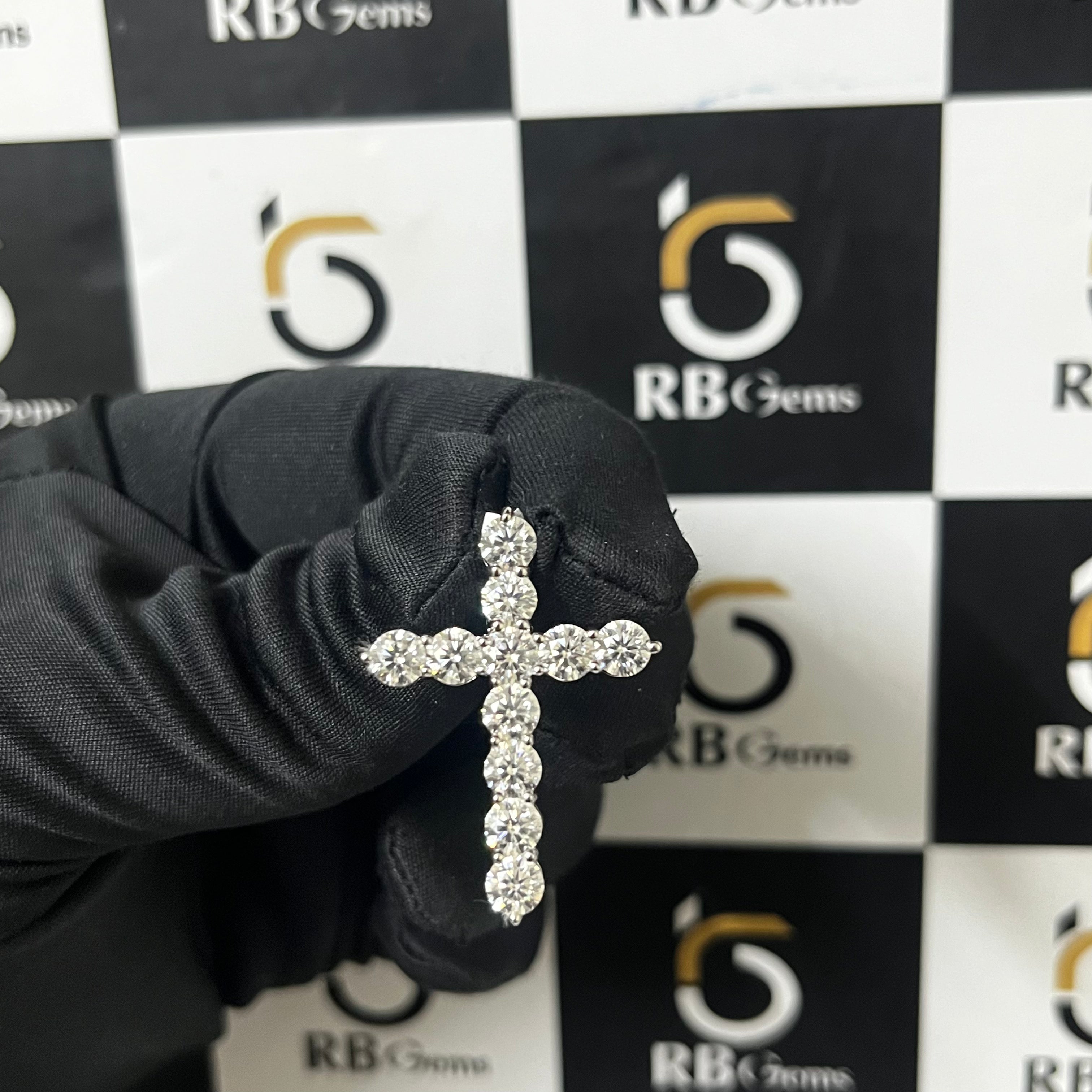 Single Row Round Cut Tennis Cross Pendant VVS Moissanite 925 Silver