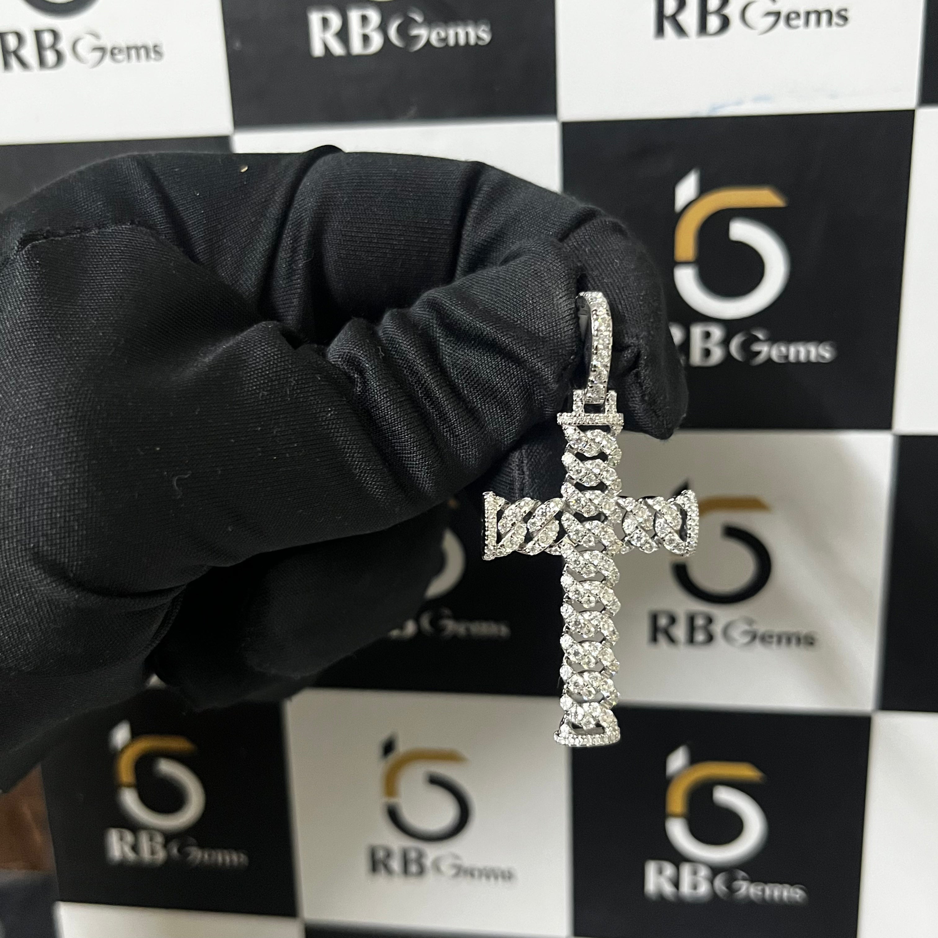 Iced Out Cuban Link Cross Pendant VVS Moissanite 925 Sterling Silver